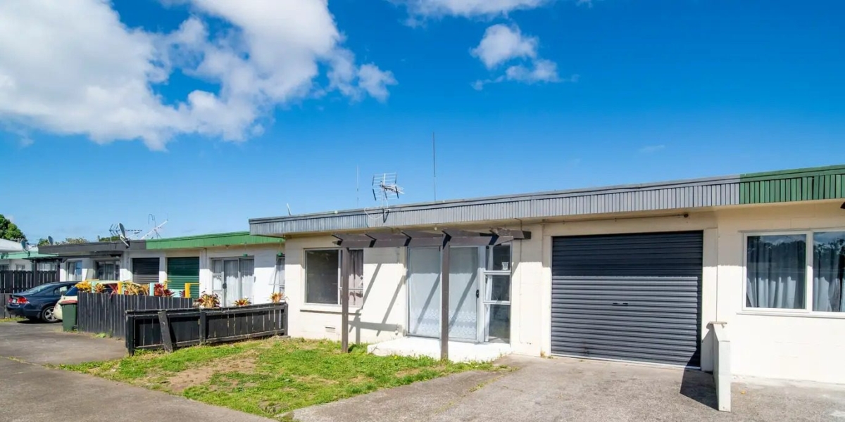 6/9 Vine Street, Mangere East,   NZ