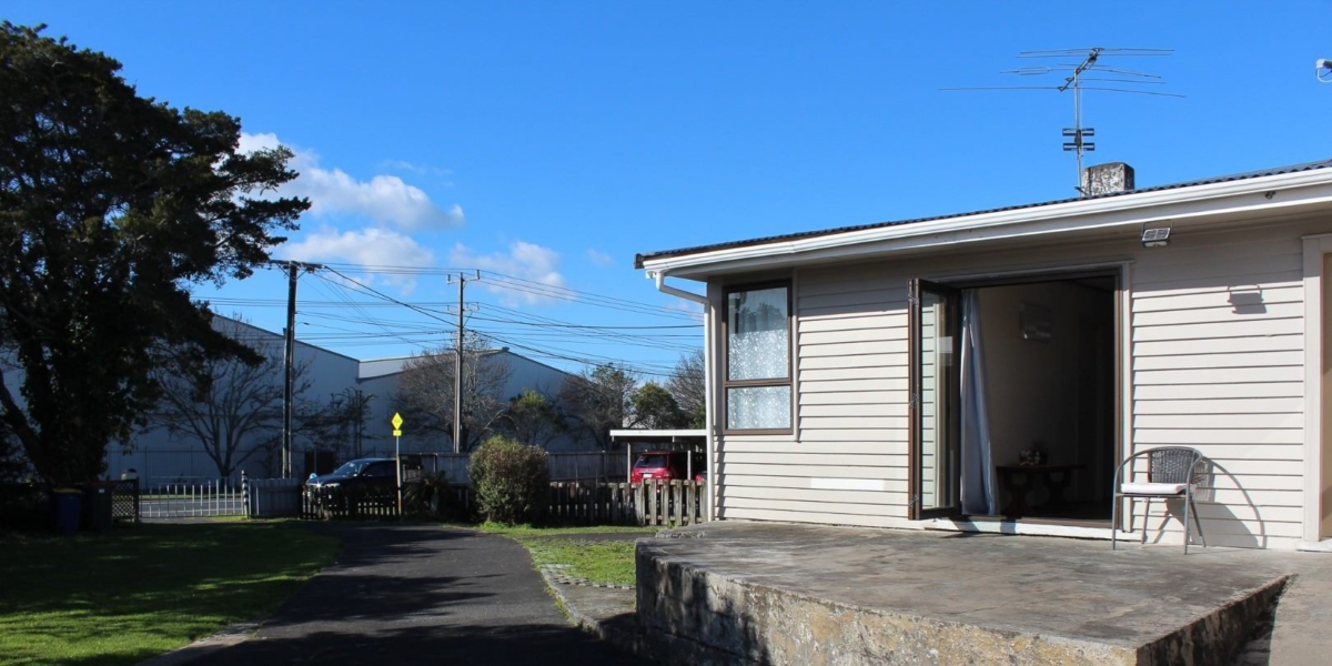 18 Saint Leonards Road, Kelston,   NZ