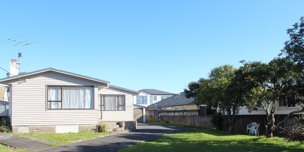 18 Saint Leonards Road, Kelston,   NZ