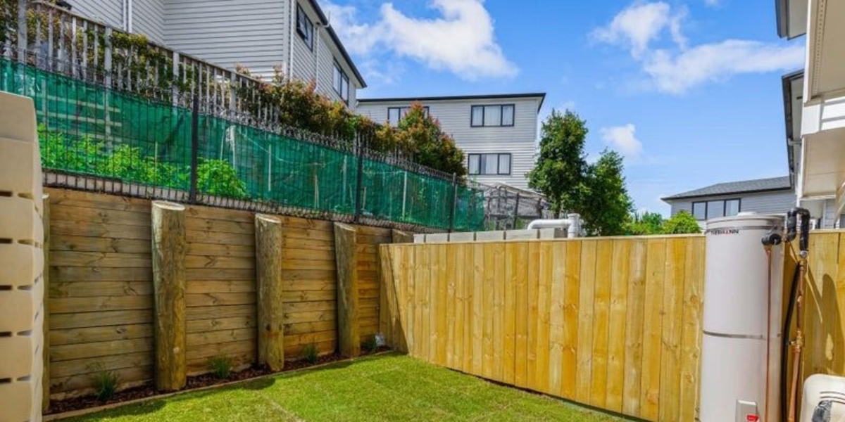 35 Lawson Creek Street, Massey,   NZ