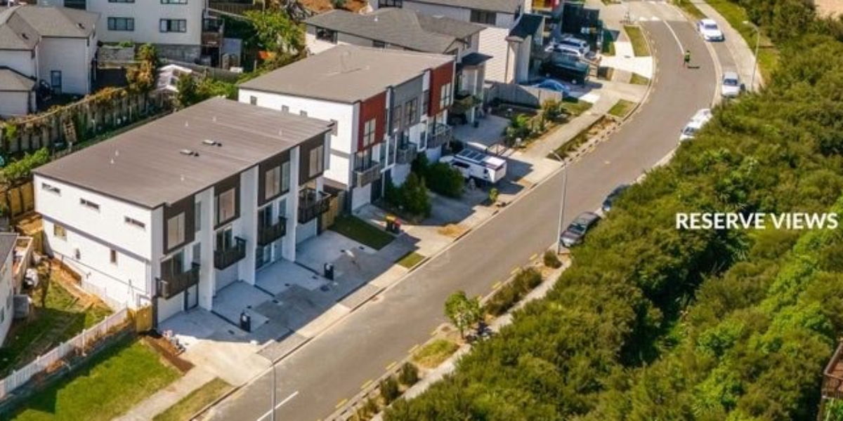 33 Lawson Creek Road, Massey,   NZ