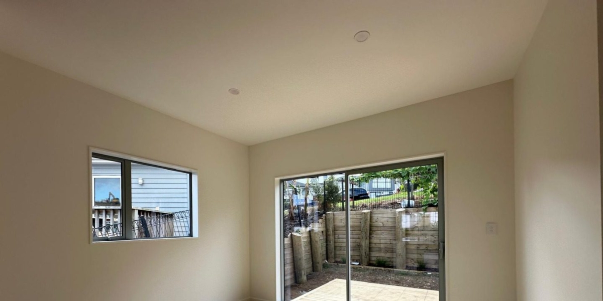 33 Lawson Creek Road, Massey,   NZ