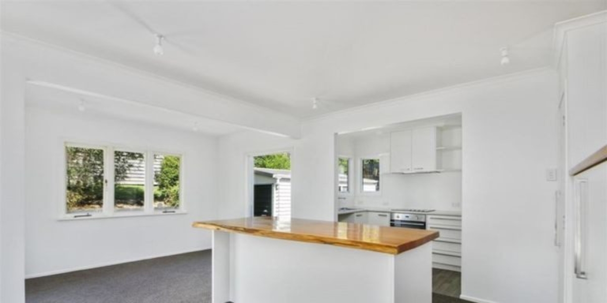 1/23 View Road, Henderson,   NZ