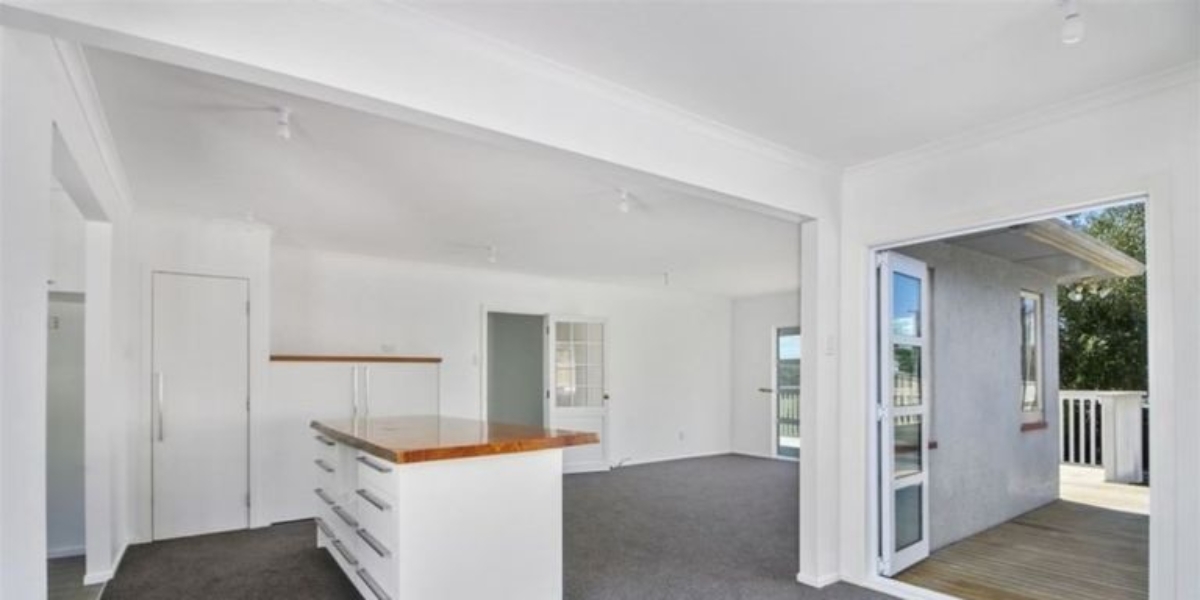 1/23 View Road, Henderson,   NZ