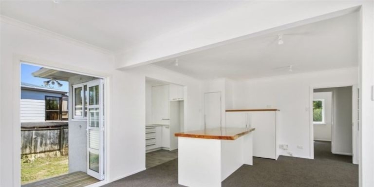 1/23 View Road, Henderson,   NZ