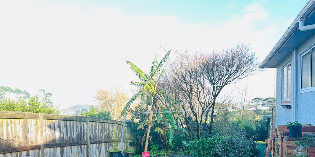 1/23 View Road, Henderson,   NZ