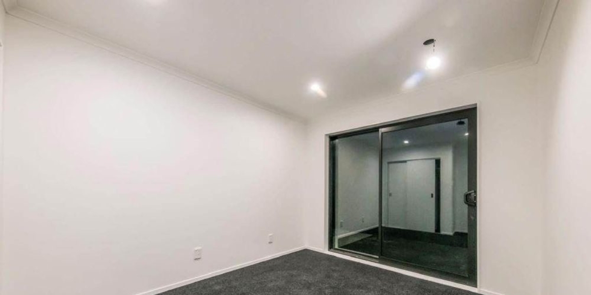 31D Waddell Avenue, Point England,   NZ