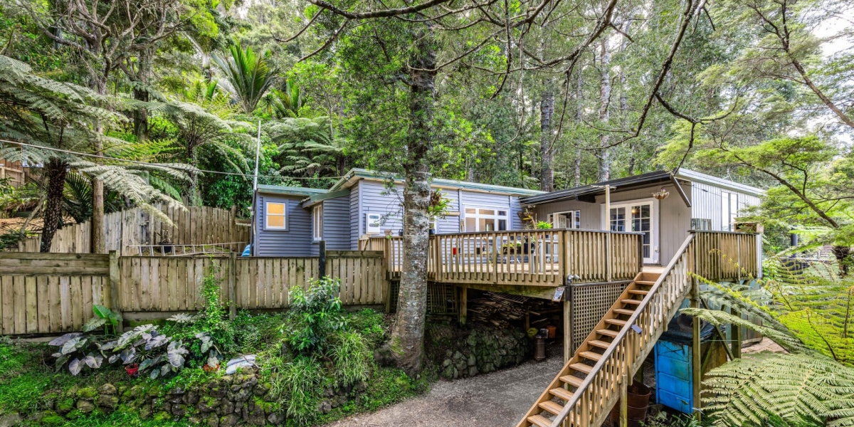 103 Laingholm Drive, Laingholm, Auckland 0604 NZ