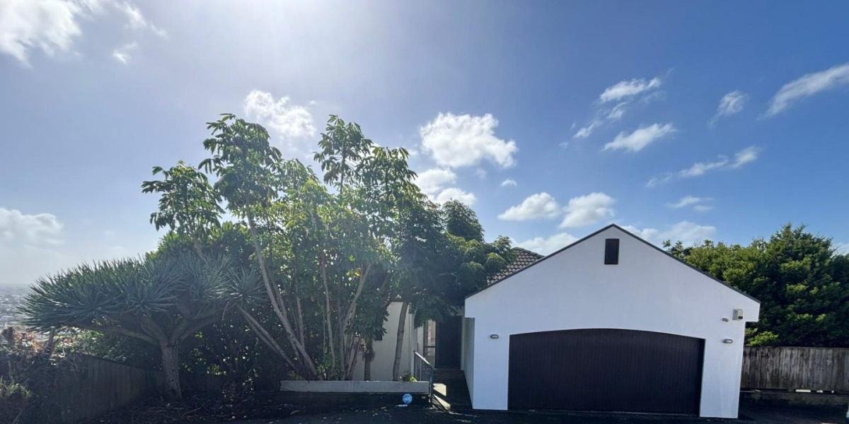 132 Redoubt Road, Flat Bush,   NZ