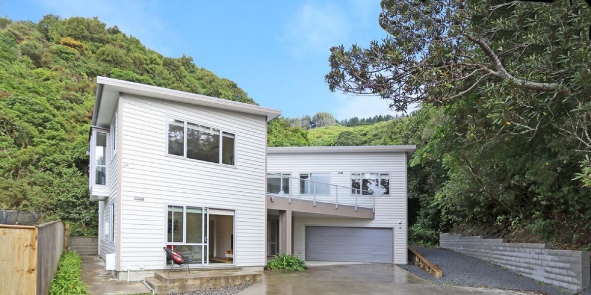 64A Peterhouse Street, Tawa,   NZ