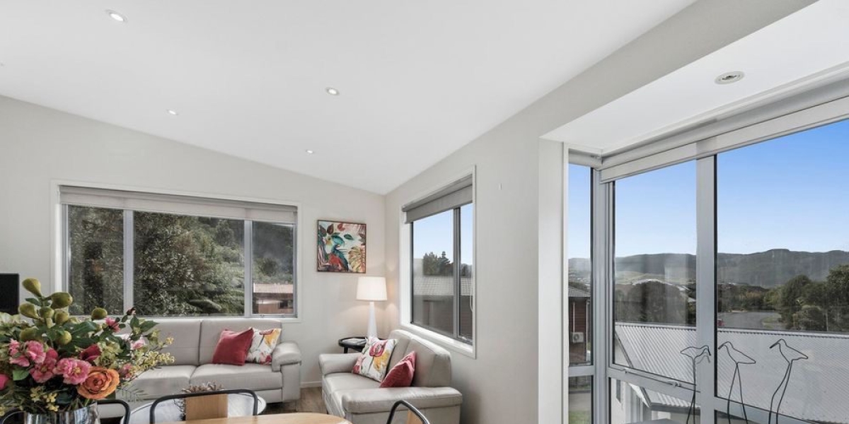 64A Peterhouse Street, Tawa,   NZ