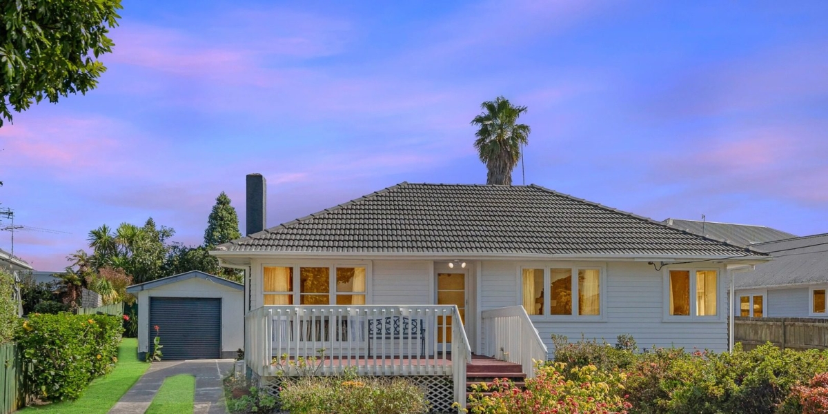71 Beach Road, Te Atatu Peninsula,   NZ
