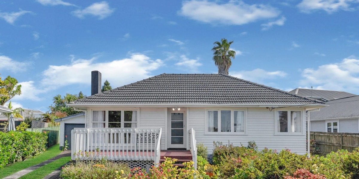 71 Beach Road, Te Atatu Peninsula,   NZ