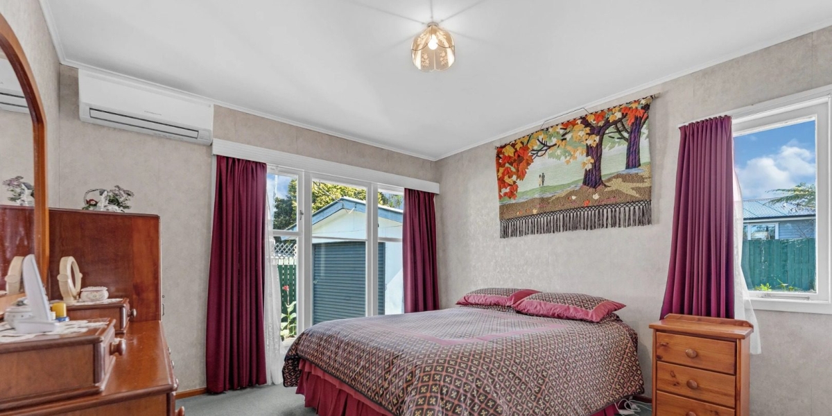 71 Beach Road, Te Atatu Peninsula,   NZ
