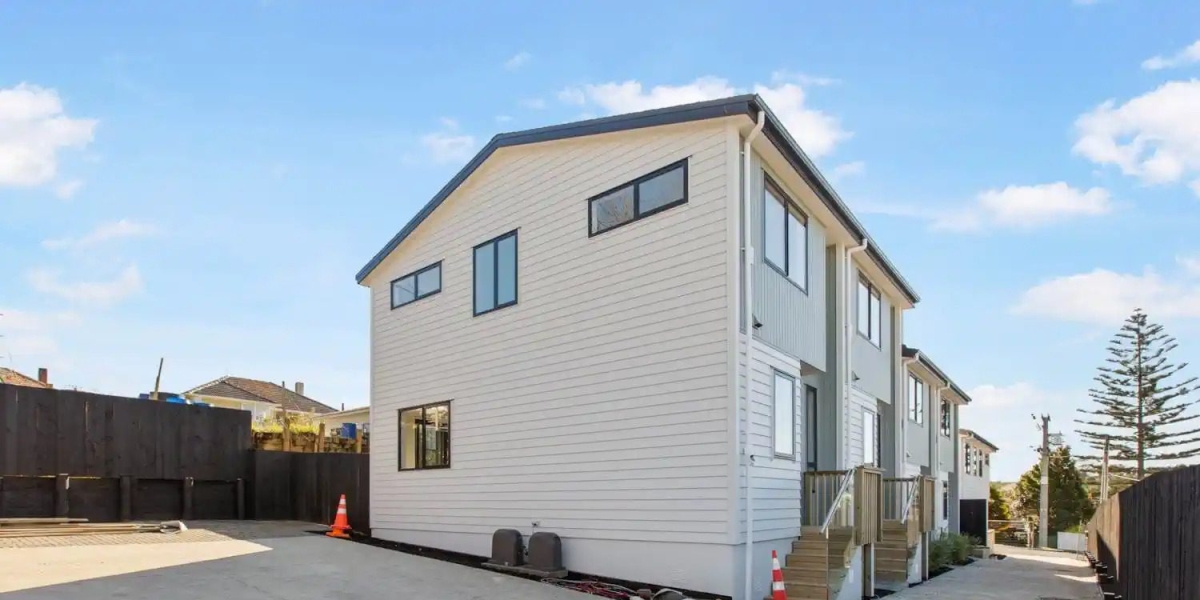 24E Lincoln Park Avenue, Massey,   NZ