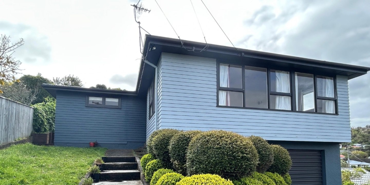 62 Larsen Crescent, Tawa,   NZ