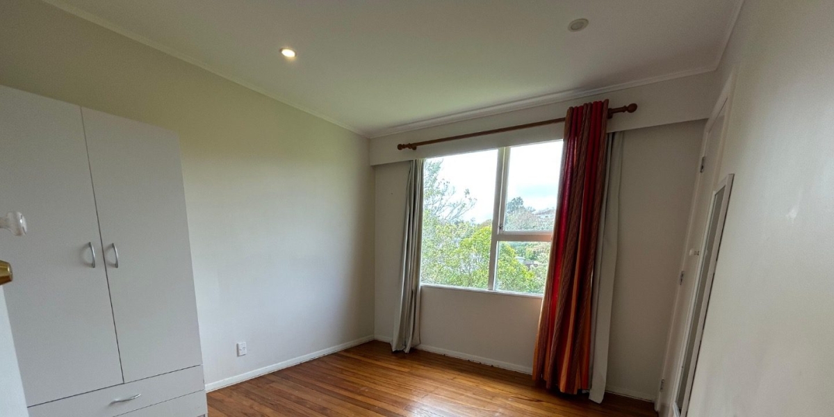 62 Larsen Crescent, Tawa,   NZ