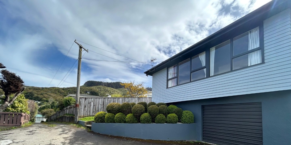 62 Larsen Crescent, Tawa,   NZ