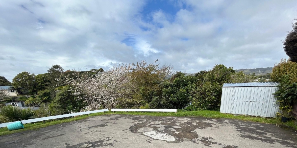 62 Larsen Crescent, Tawa,   NZ