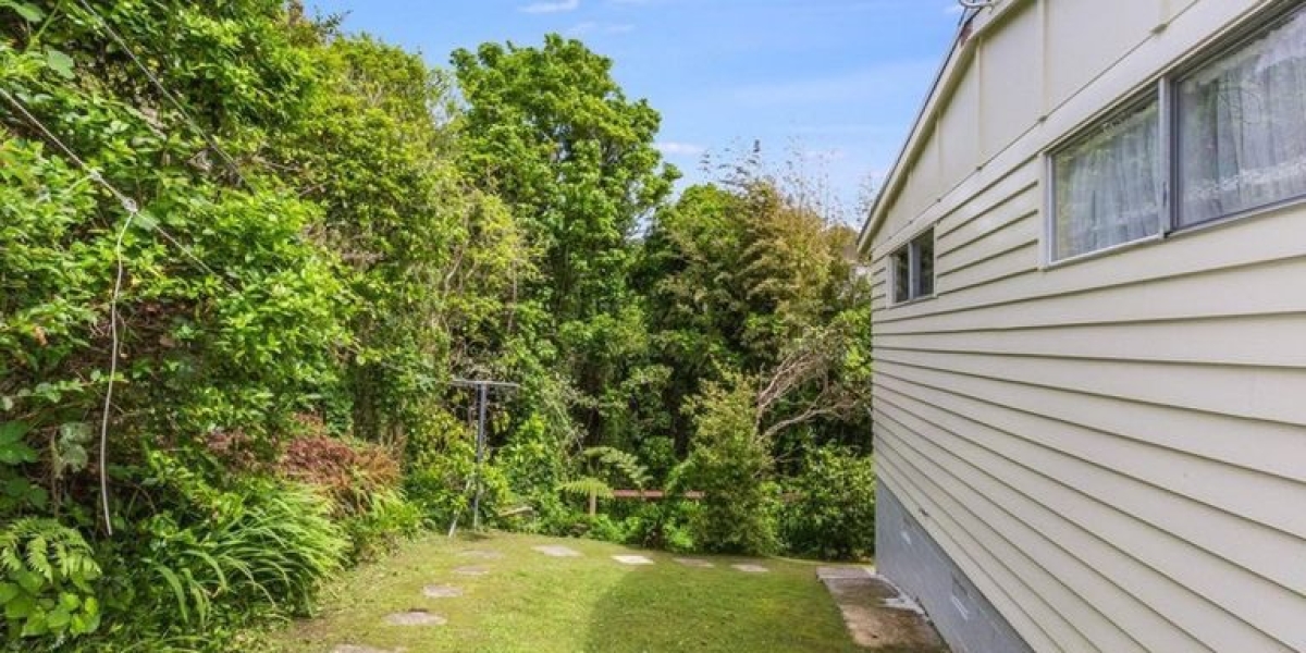 1/56A Collins Avenue, Tawa,   NZ
