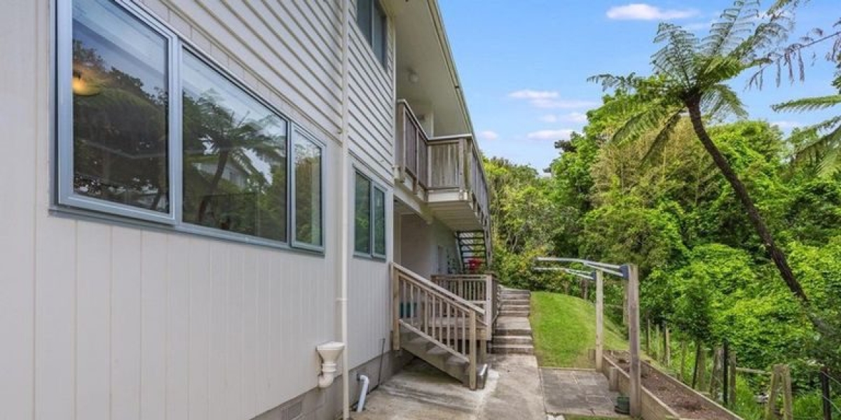 1/56A Collins Avenue, Tawa,   NZ