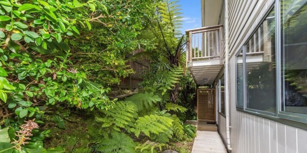 1/56A Collins Avenue, Tawa,   NZ