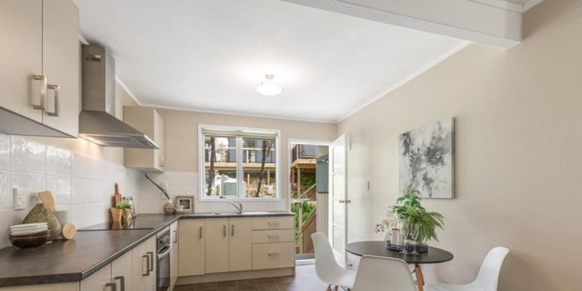 1/56A Collins Avenue, Tawa,   NZ
