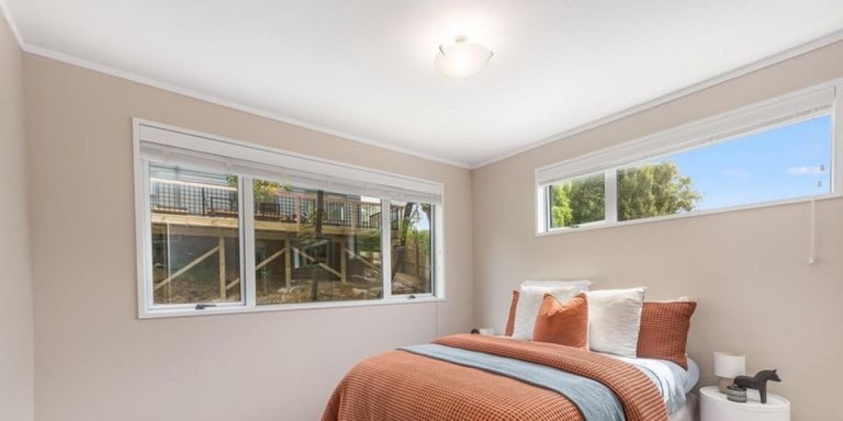 1/56A Collins Avenue, Tawa,   NZ