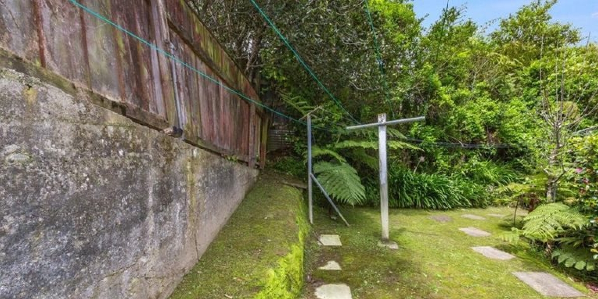 1/56A Collins Avenue, Tawa,   NZ